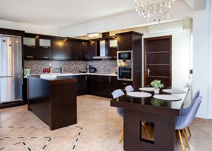 شقة Aura House