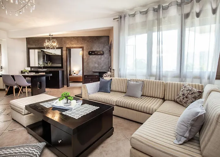 شقة Aura House *