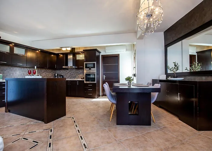 Aura House شقة