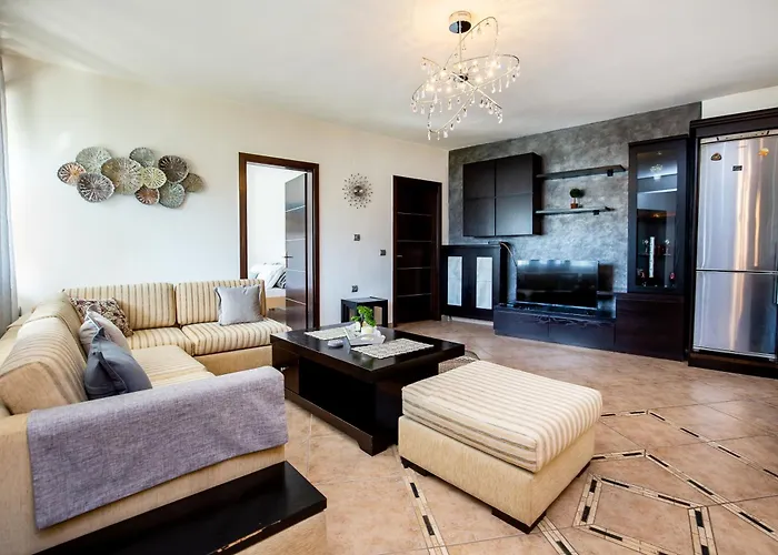 Aura House شقة
