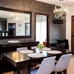 Apartman Aura House