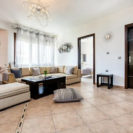 Aura House Apartment *