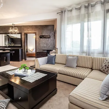 Apartment Aura House *