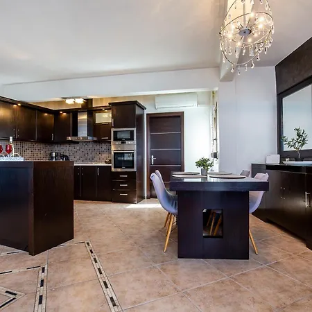 Aura House Apartment