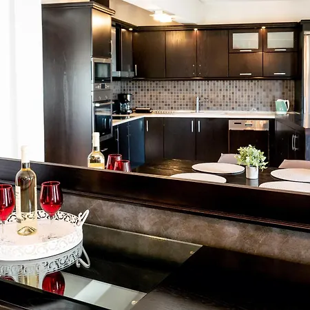 Aura House Apartment *