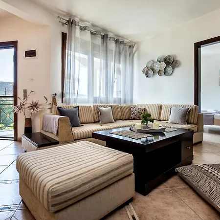 Aura House Apartment *