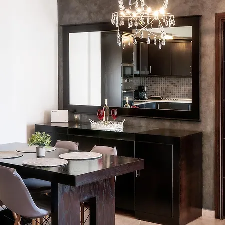 Aura House Apartment *