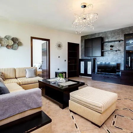 Aura House Appartement