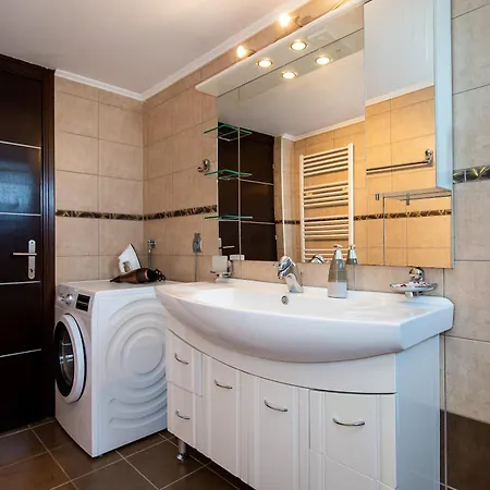 Aura House * Potos